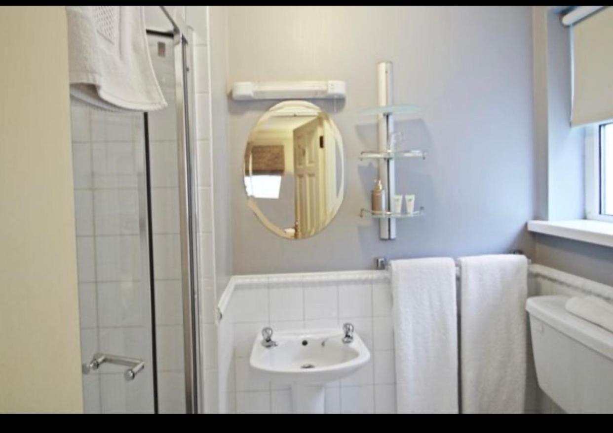 Almara House Bed & Breakfast กัลเวย์ ภายนอก รูปภาพ