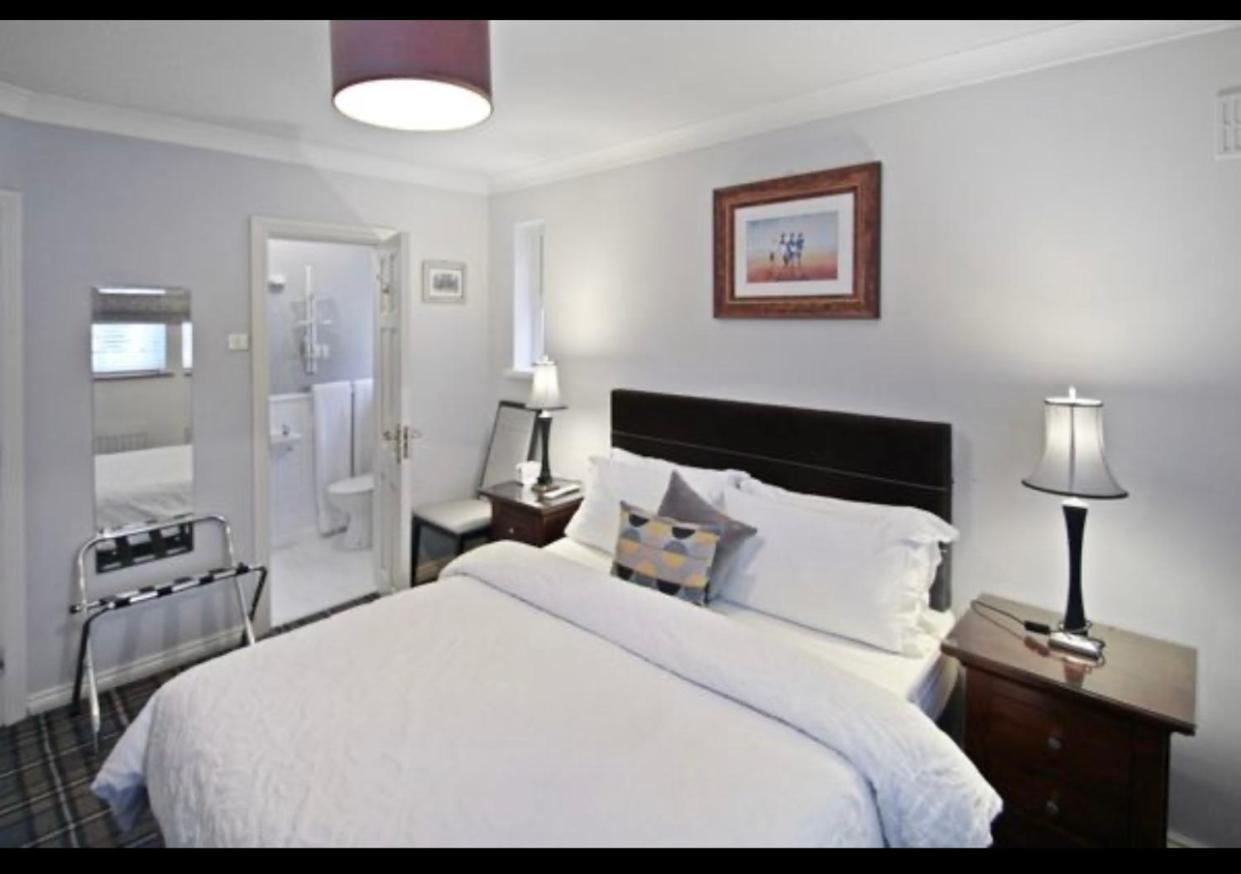 Almara House Bed & Breakfast กัลเวย์ ภายนอก รูปภาพ