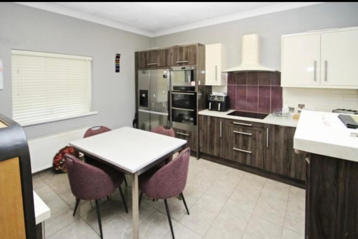 Almara House Bed & Breakfast กัลเวย์ ภายนอก รูปภาพ